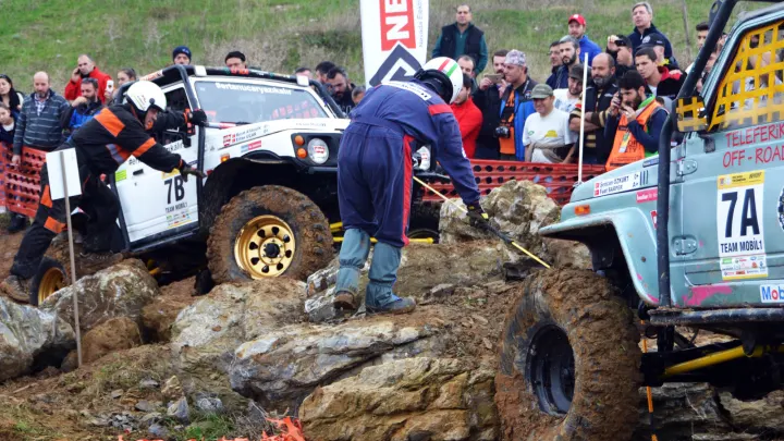 Trial'de Team Mobil 1 Şampiyon