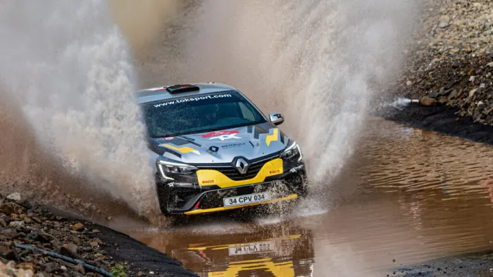 Bursa-Built Clio Rally 5 Tops Its Class