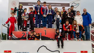 Rain-Hit Race Takes Breath Away