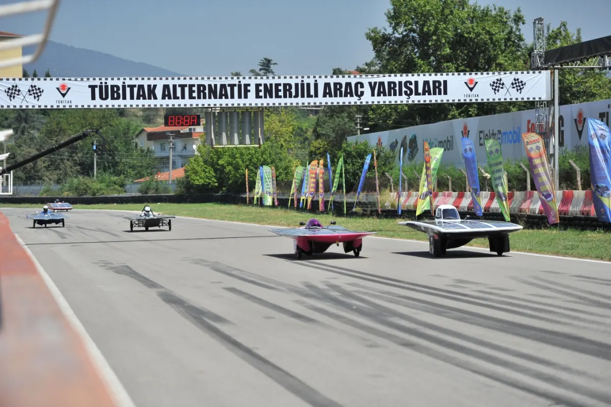 Alternative Energy Vehicles Go Racing