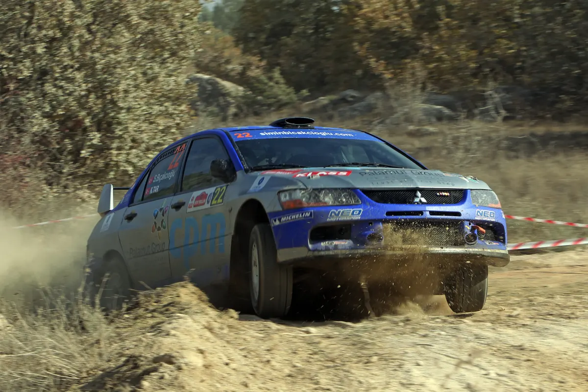 Simin Claims Fifth Title