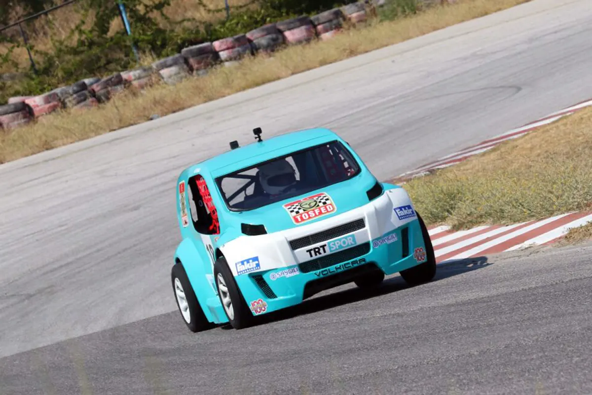 Ali Wins Both Races in Izmir