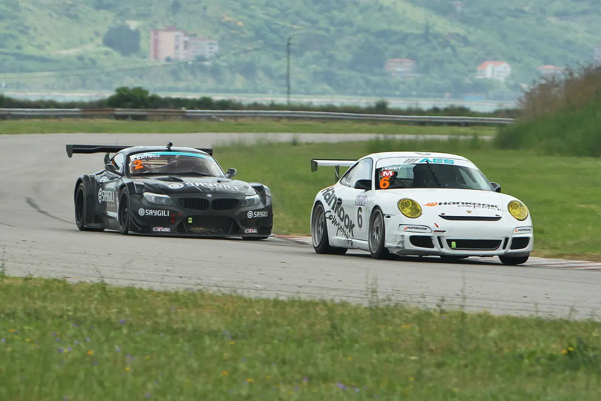 Eight Races Together at Körfez