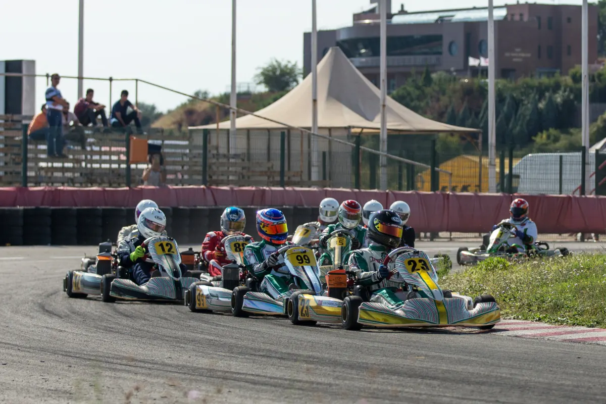 Favourites Untroubled in Karting