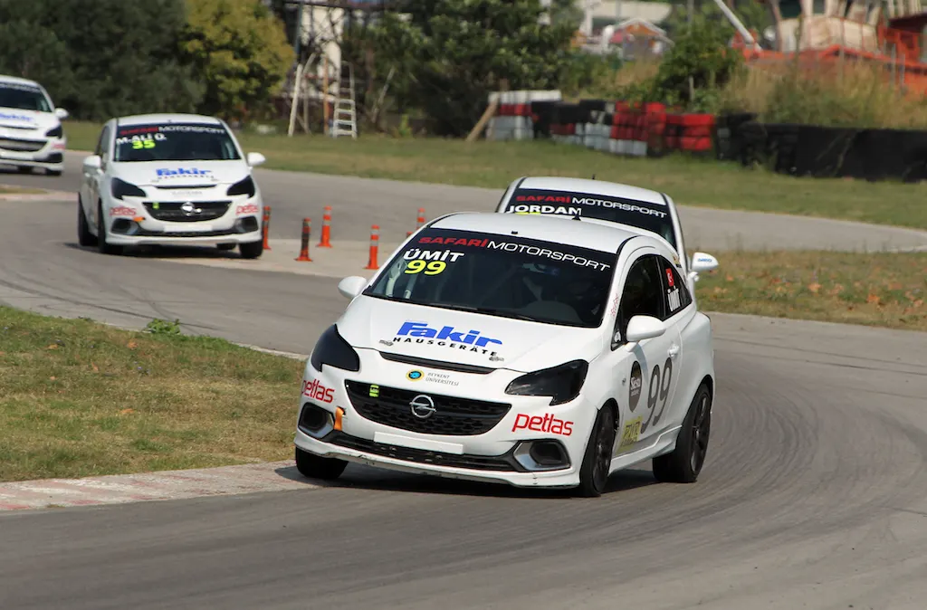 Corsa OPC'ler Hafta Sonu İzmir'de