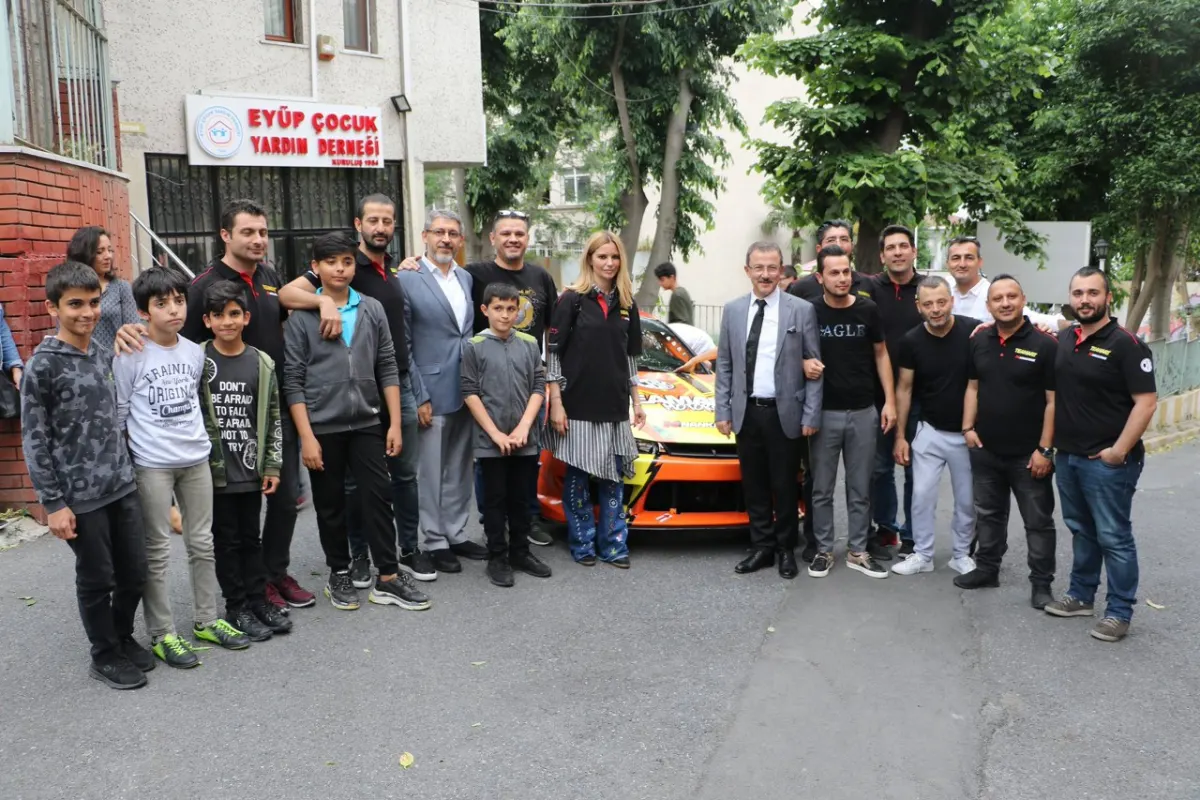 TeamArt Drivers Meet Children