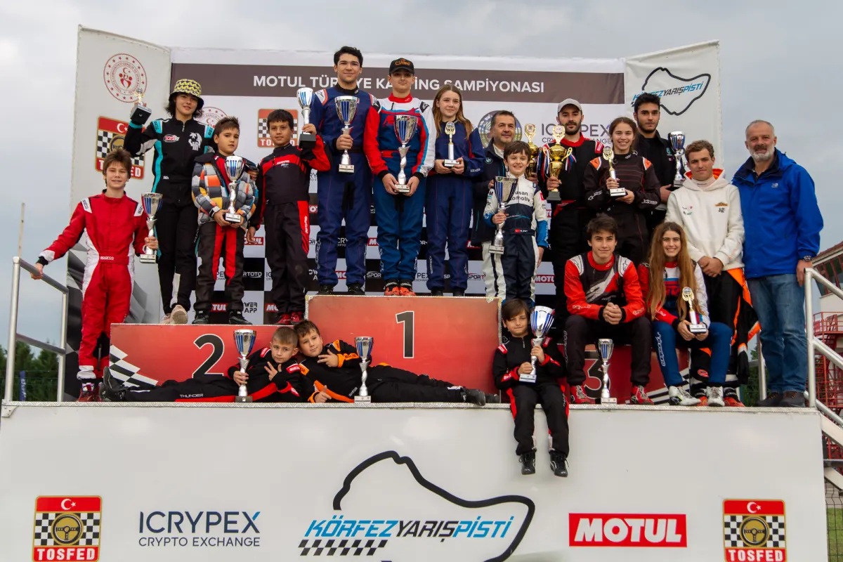 Rain-Hit Race Takes Breath Away