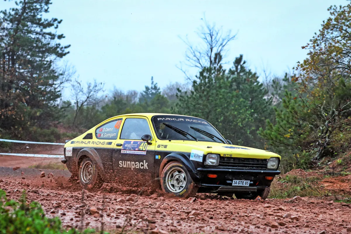 Gamgam Wins Historic Class