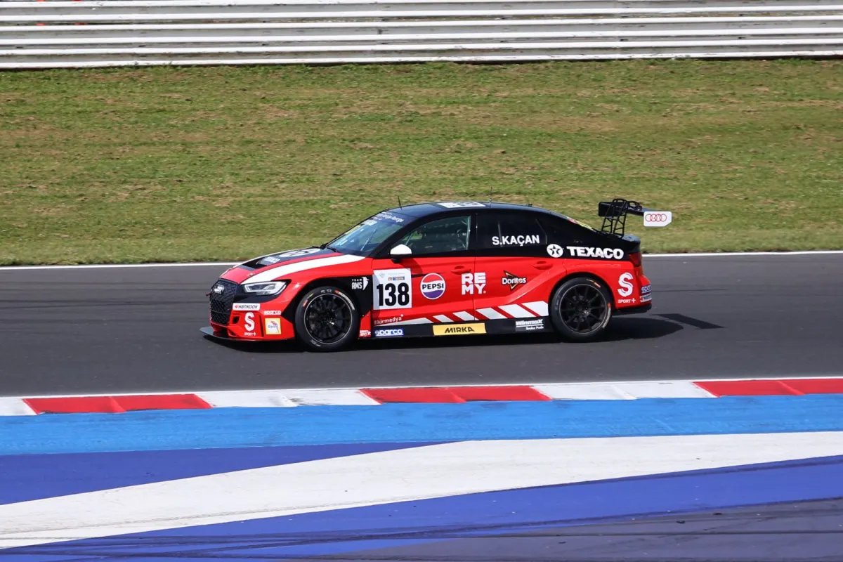 Team AMS Makes a Quick Start in Italian TCR
