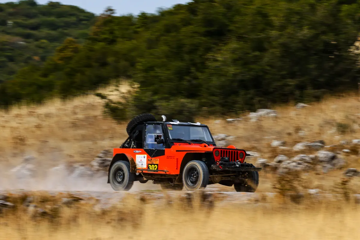 Baja Arca Keeps Competitors on the Edge